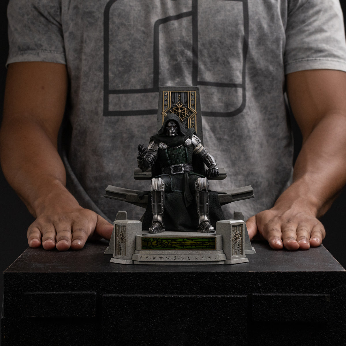 Avengers: ''Dr. Doom'' Statue