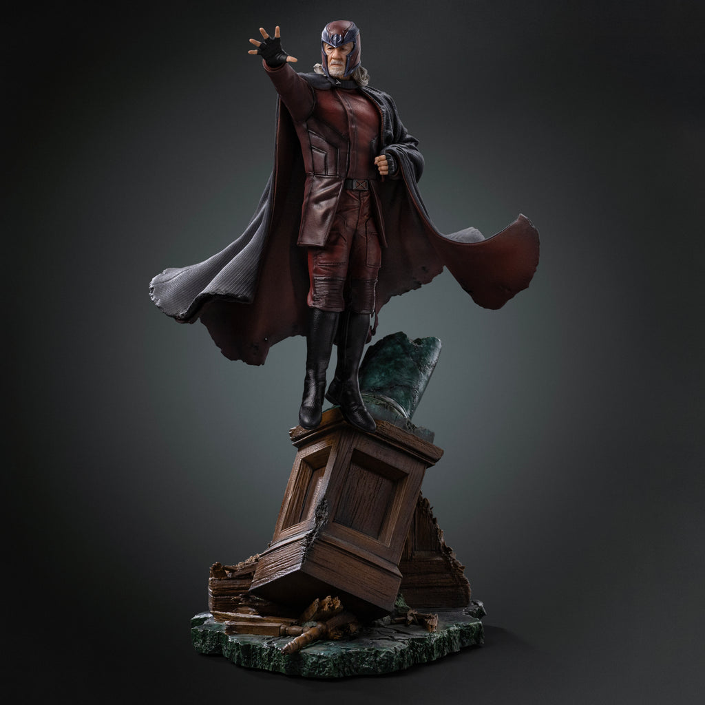 Avengers: ''Magneto'' Statue