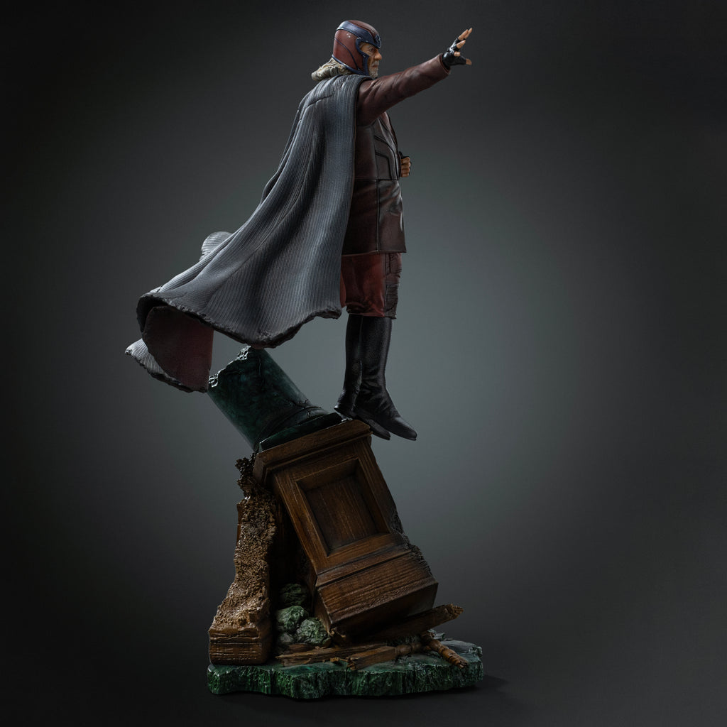 Avengers: ''Magneto'' Statue